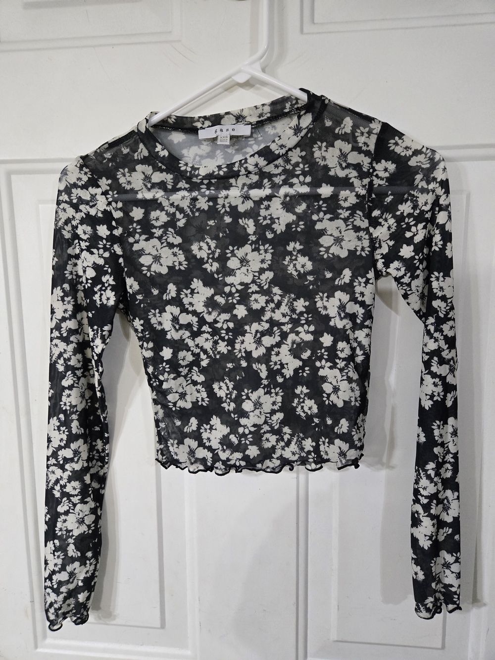 gaze Black Sheer Floral Long-Sleeve Crop Top